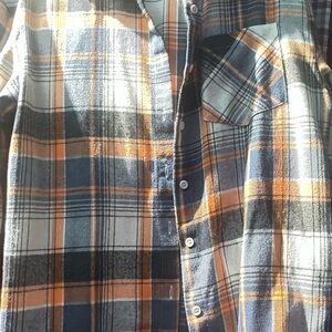 Long sleeved multicolor shirt.